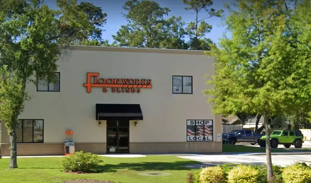 The shared Slidell showroom building at 1860 Shortcut Hwy, home to both Bathworks 4 U and its sister brand Floorworks & Blinds