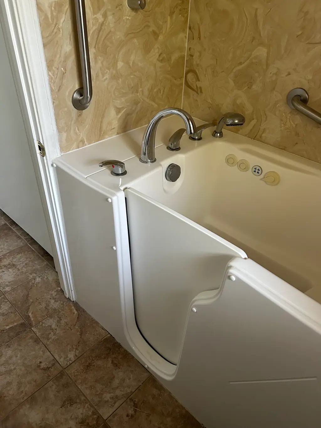 Bathing on the Gulf Coast: Humidity, Ventilation and What It Means for Your Bathroom