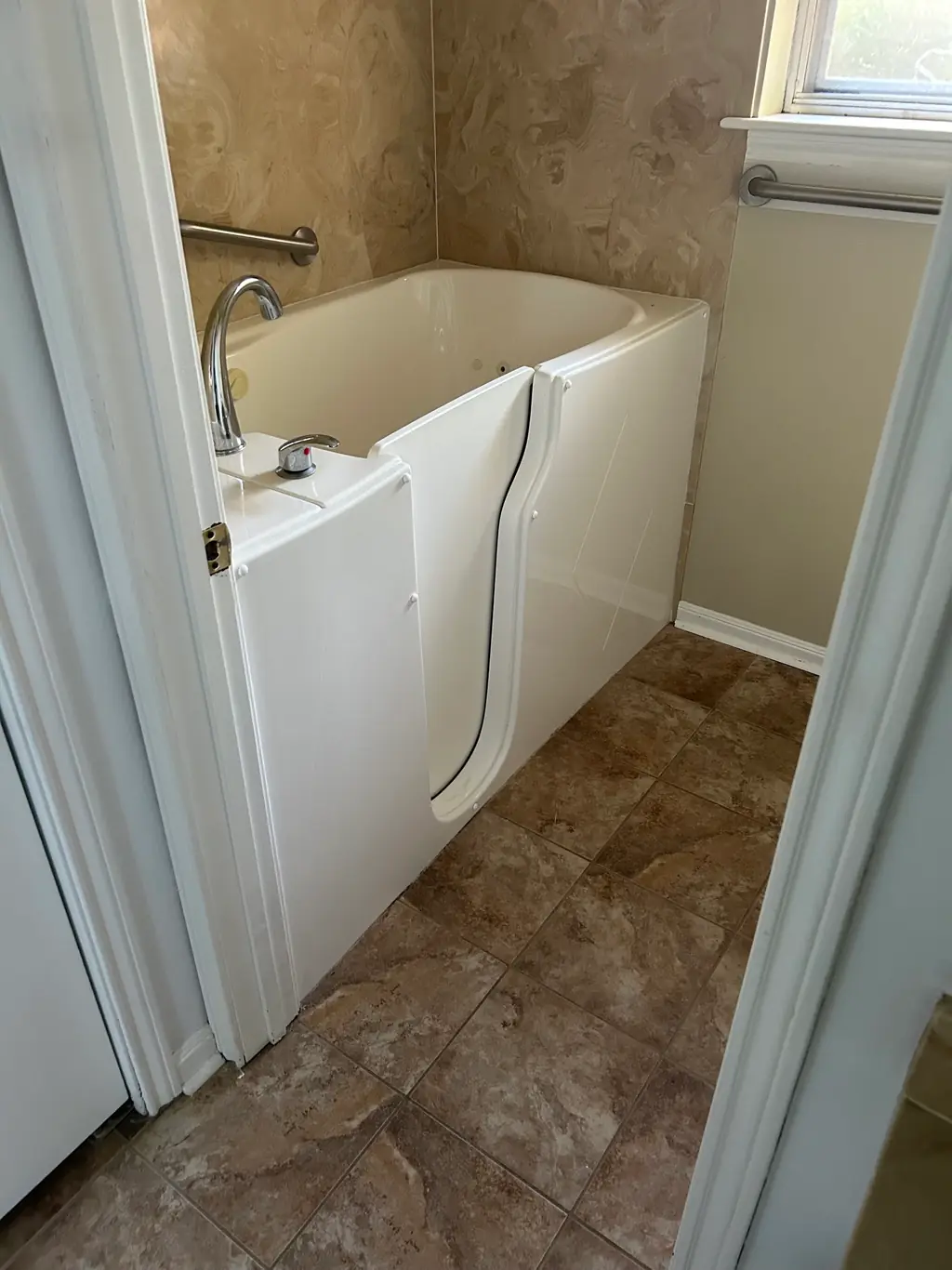 Walk-In Tub or Walk-In Shower: Choosing When Mobility Is the Reason